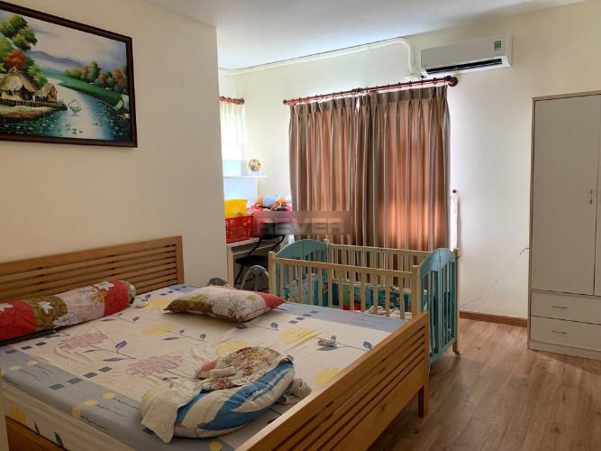 Phòng ngủ căn hộ Đất Phương Nam, Bình Thạnh Căn hộ chung cư Đất Phương Nam sàn lót gỗ sang trọng, view thành phố.