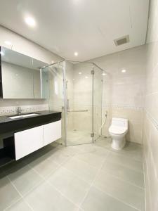 Phòng tắm căn hộ Petrovietnam Landmarrk, Quận 2 Căn hộ tầng trung PetroVietnam Landmark view thành phố mát mẻ.