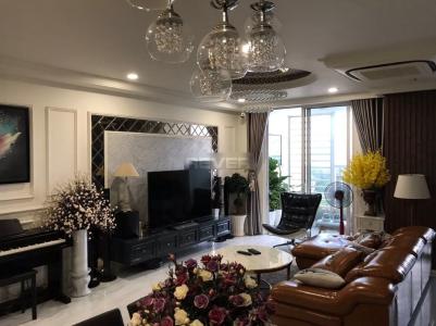 Phòng khách căn hộ Orchard Garden Căn hộ Orchard Garden nội thất cao cấp, view sân bay và Landmark 81.