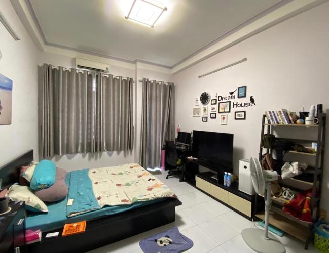 Bên trong nhà phố Lý Phục Man, Quận 7 Nhà phố hẻm xe hơi, diện tích 67.8m2, bàn giao sổ hồng riêng.