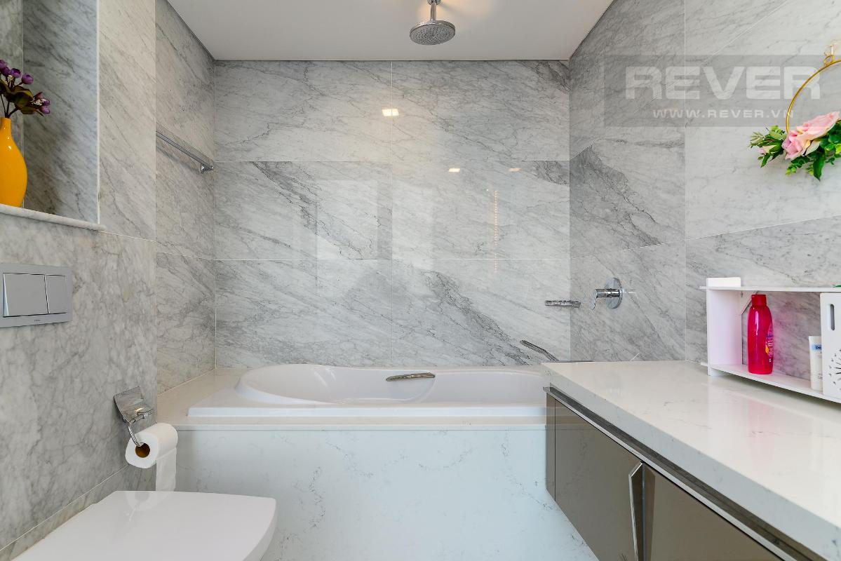 Phòng Tắm 2 Bán hoặc cho thuê căn hộ Vinhomes Central Park 4PN, tháp Landmark 81, diện tích 164m2, đầy đủ nội thất, căn góc view thoáng