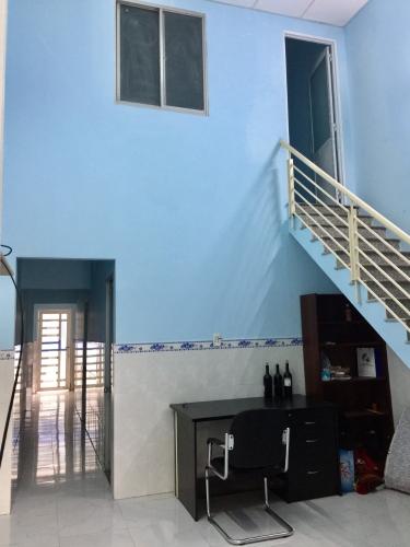 Phòng khách nhà phố Quận 9 Bán nhà mặt tiền đường Lò Lu, Quận 9, sổ hồng, cách Kho bạc Quận 9 khoảng 300m