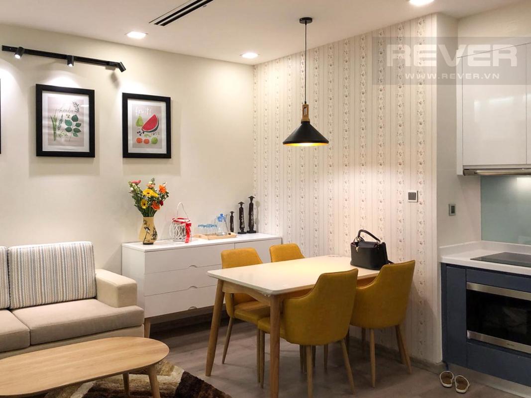 Phòng khách Bán hoặc cho thuê căn hộ Vinhomes Central Park 1PN, tầng cao, diện tích 51m2, đầy đủ nội thất