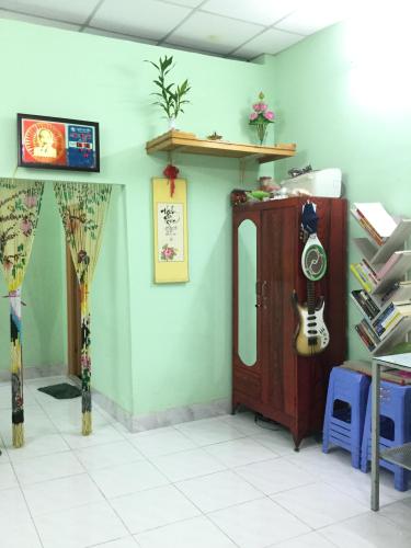 Phòng khách   Bán nhà phố đường Đ. Trường Lưu phường Long Trường quận 9, diện tích đất 51m2, sổ hồng đầy đủ