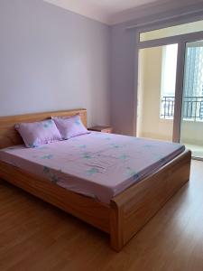 Phòng ngủ căn hộ The Manor Căn hộ The Manor nội thất cơ bản, ban công hướng Tây Nam.