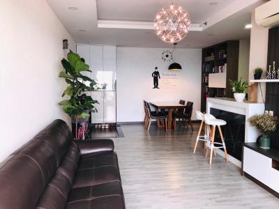 Phòng khách căn hộ Sunsire City Căn hộ Sunrise City khu North ban công lớn view thành phố thoáng mát.