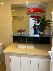 Phòng bếp căn hộ Sunrise City  Căn hộ Sunrise City nội thất đầy đủ, view thành phố cực thoáng.