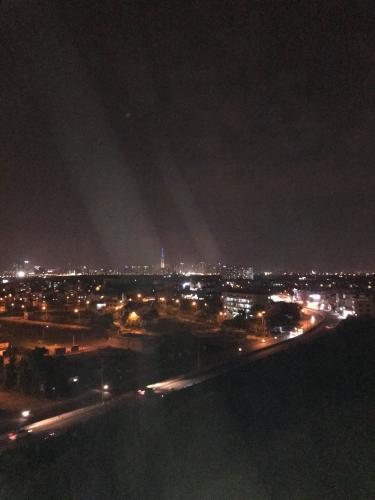 View  căn hộ Thủ Thiêm Garden Quận 9 Căn hộ Thủ Thiêm Garden tầng 10 đón view sông mát mẻ, đầy đủ nội thất.