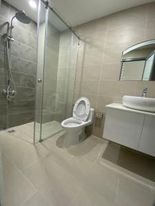 Nhà vệ sinh Saigon South Residence Căn hộ Saigon South Residence tầng cao, đầy đủ nội thất, 3 phòng ngủ.