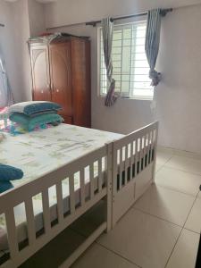 Phòng ngủ Phú Thạnh Apartment, Tân Phú Căn hộ Phú Thạnh Apartment tầng trung, ban công hướng Đông.
