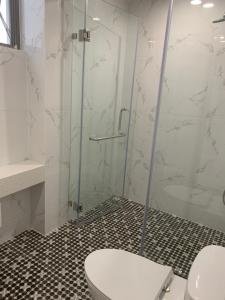 phòng tắm căn hộ Saigon South Residence Cho thuê căn hộ tầng cao Saigon South Residence nội thất đầy đủ.