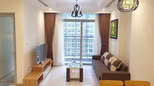 Phòng khách căn hộ VINHOMES CENTRAL PARK Cho thuê căn hộ Vinhomes Central Park 2PN, tầng cao, đầy đủ nội thất, view hồ bơi và đường Nguyễn Hữu Cảnh