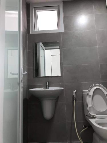 Bên trong căn hộ Topaz City Căn hộ Topaz City tầng trung, hướng nội khu yên tĩnh.