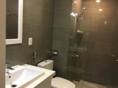 Phòng tắm Sunrise Cityview Quận 7 Căn hộ Sunrise City hướng Nam, đầy đủ nội thất.