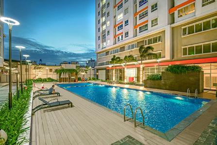 Nội khu hồ bơi Moonlight Park View Căn hộ Moonlight Park View tầng trung, đón view nội khu hồ bơi.