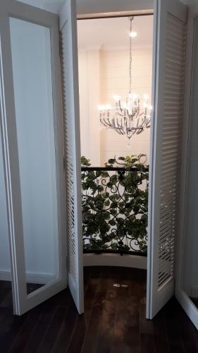 Bancol căn hộ Vista Verde Bán căn hộ Vista Verde thuộc tháp Orchird, diện tích 140m2, gồm 4 phòng ngủ, đầy đủ nội thất cao cấp 