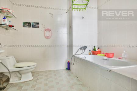 Toilet Căn hộ chung cư Phú Mỹ tầng trung 2 phòng ngủ đầy đủ nội thất