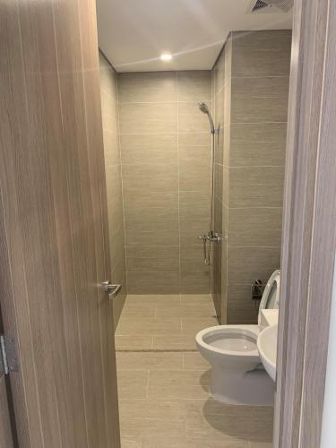 Toilet Vinhomes Grand Park Quận 9 Căn hộ view sông Vinhomes Grand Park nội thất cơ bản.