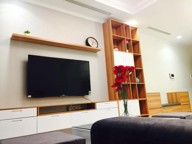 Phòng khách căn hộ Vinhomes Central Park Cho thuê căn hộ 2 phòng ngủ Vinhomes Central Park, diện tích 87m2, thiết kế hiện đại, đầy đủ nội thất.