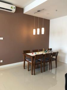 Phòng ăn Sunrise City, Quận 7 Căn hộ Sunrise City tầng cao, ban công hướng nội khu thoáng mát.