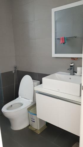 nhà vệ sinh căn hộ Sunrise Riverside Bán căn hộ tầng thấp, view thành phố, nội thất đầy đủ Sunrise Riverside