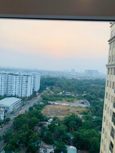 view nhìn ra phía ngoài căn hộ sài gòn mia Căn hộ Saigon Mia, diện tích 70.22m2  nội thất đầy đủ