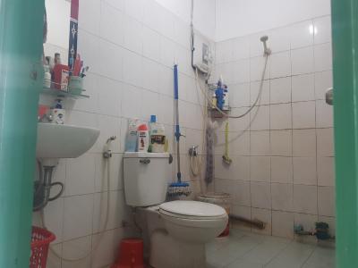 Phòng tắm chung cư Bùi Minh Trực Căn hộ chung cư Bùi Minh Trực tầng 4, nội thất cơ bản.