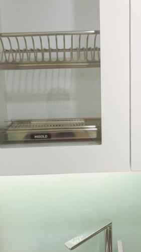 Phòng bếp căn hộ VINHOMES CENTRAL PARK Bán officetel Vinhomes Central Park 1PN, tầng 19, đầy đủ nội thất, ban công Đông Bắc