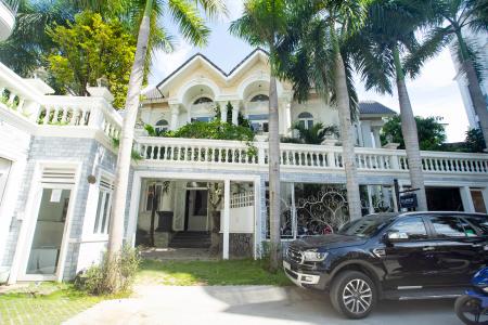 Mặt tiền biệt thự Trần Não, Quận 2 Biệt thự thiết kế phong cách tân cổ điển, nội thất sang trọng.