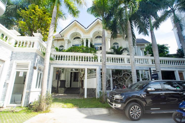 Mặt tiền biệt thự Trần Não, Quận 2 Biệt thự thiết kế phong cách tân cổ điển, nội thất sang trọng.