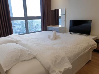 Phòng ngủ căn hộ VINHOMES CENTRAL PARK Cho thuê căn hộ Vinhomes Central Park 2PN, tầng cao, đầy đủ nội thất, view hồ bơi và đường Nguyễn Hữu Cảnh