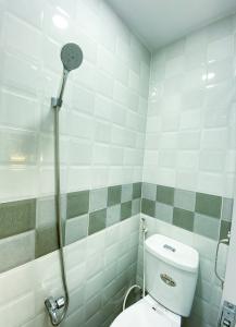 Phòng tắm nhà phố Quận 7 Nhà phố trung tâm quận 7 thiết kế hiện đại, nội thất cơ bản.