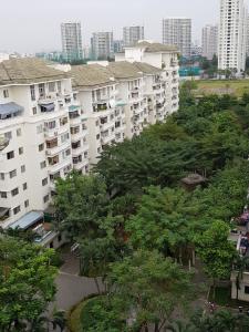 View từ chung cư Hưng Vượng 2 Bán căn hộ chung cư Hưng Vượng 2, vị trí thuận lợi, nằm sát khu đô thị Phú Mỹ Hưng.