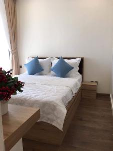 Phòng ngủ Vinhomes Central Park Căn hộ Vinhomes Central Park đầy đủ nội thất, tầng trung.