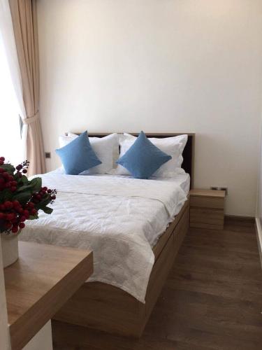 Phòng ngủ Vinhomes Central Park Căn hộ Vinhomes Central Park đầy đủ nội thất, tầng trung.