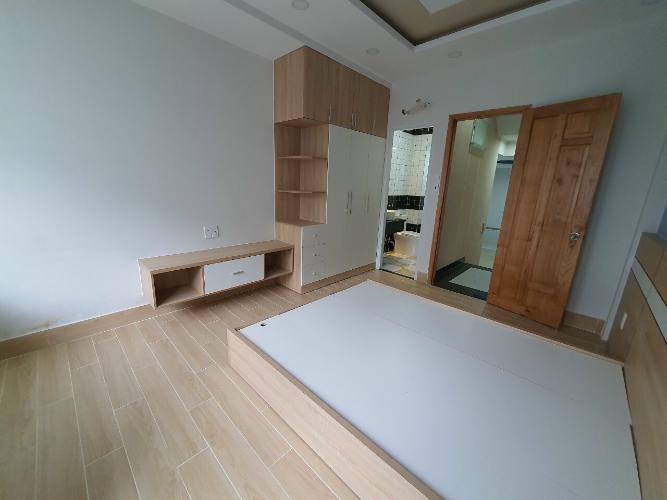 Phòng ngủ nhà Tân Phú Nhà phố hướng Tây Bắc diện tích sử dụng 185m2, nội thất cơ bản.