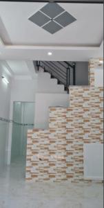 Bên trong nhà phố Chiến Lược, Bình Tân Nhà phố hướng Bắc, bàn giao sổ hồng riêng, đủ pháp lý.