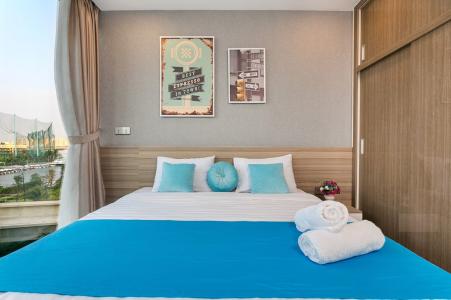 Phòng ngủ Vinhomes Golden River Quận 1 Căn hộ Vinhomes Golden River đầy đủ nội thất, hướng Đông Bắc.
