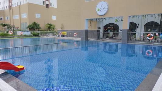 Hồ bơi Topaz City Căn hộ Topaz City tầng trung, hướng nội khu yên tĩnh.