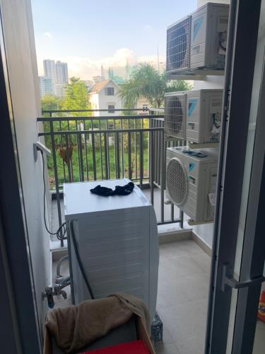 máy giặc Bán căn hộ Sunrise Riverside tầng thấp, đầy đủ nội thất hiện đại.