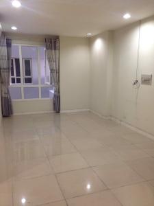 Căn hộ Carina Plaza hướng Nam nội thất cơ bản, view nội khu.