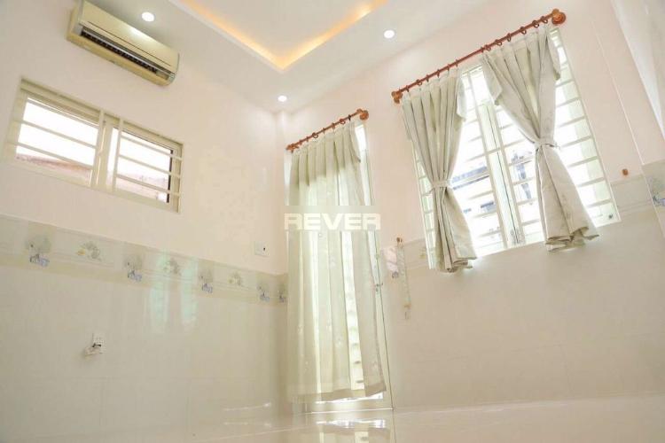 Phòng ngủ nhà Phú Mỹ, Bình Thạnh Nhà phố Bình Thạnh nội thất cơ bản còn mới, hướng Đông.