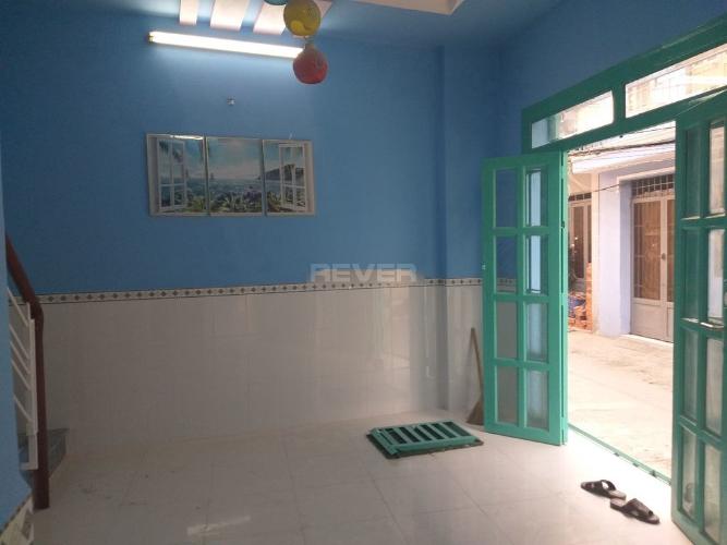 Phòng khách nhà phố Bình Tân Nhà phố mặt tiền Bình Tân diện tích sử dụng 80m2, hướng Đông.