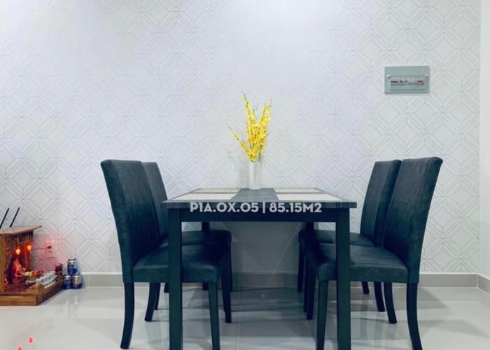 Bàn ăn Topaz Elite  Căn hộ Topaz Elite đầy đủ nội thất, view thành phố.