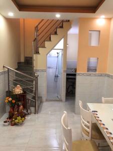 Bán nhà phố 3 tầng, đường Đoàn Văn Bơ, phường 10, quận 4, diện tích đất 19.9m2, diện tích sàn 62.9m2, sổ hồng đầy đủ