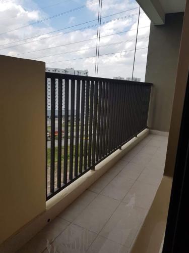 Ban công Jamila Khang Điền, Quận 9 Căn hộ Jamila Khang Điền tầng trung, hướng Đông Nam, view thành phố.