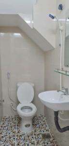 Bên trong nhà phố Chiến Lược, Bình Tân Nhà phố hướng Bắc, bàn giao sổ hồng riêng, đủ pháp lý.