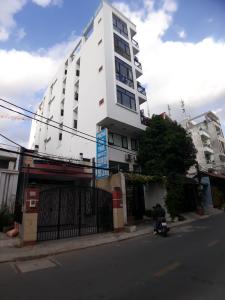 Mặt trước nhà phố Quận 7 Bán nhà phố 6 tầng, 31 phòng ngủ, đường Huỳnh Tấn Phát, Quận 7, đầy đủ nội thất, sổ hồng chính chủ