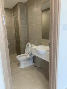 Toilet Vinhomes Grand Park Quận 9 Căn hộ Vinhomes Grand Park tầng cao, đón hướng nội khu mát mẻ.