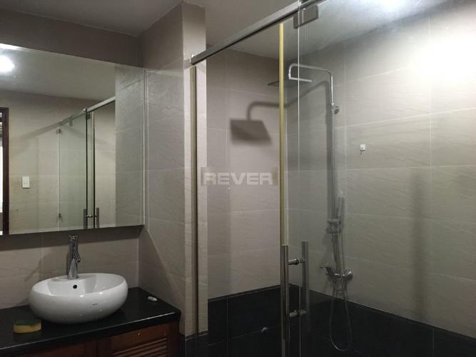 Phòng tắm nhà phố Nhà phố hướng Đông 2 mặt hẻm xe hơi, diện tích sử dụng 376m2.